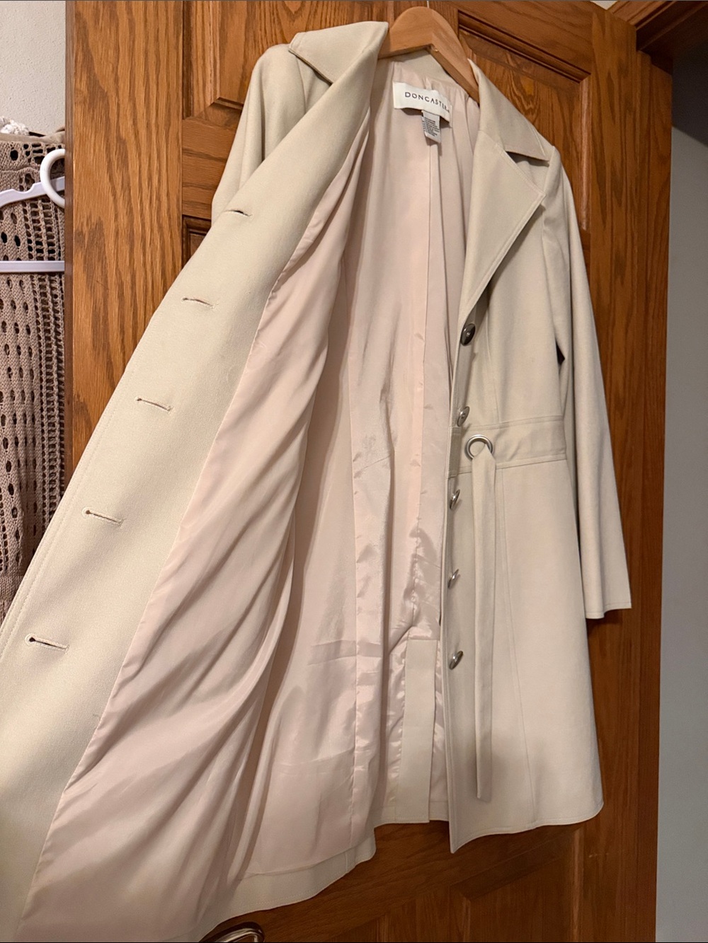 Doncaster Women's Button-Front Mid-Length Cream Cotton Blend Trench Coat Size 6 - Picture 4 of 6